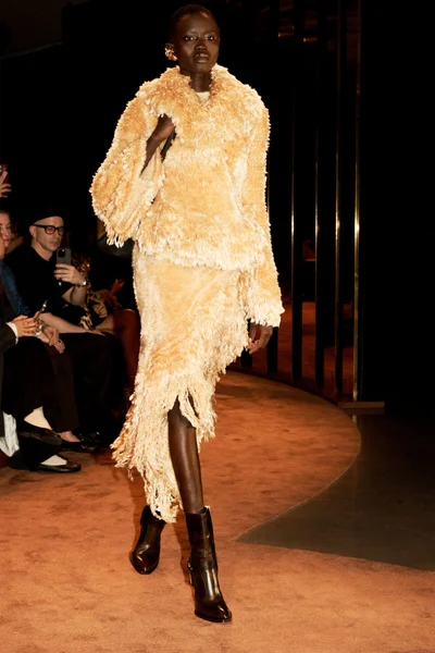 Look 17